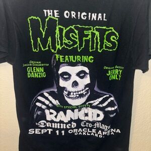 VINTAGE MISFITS OAKLAND ORCALE ARENA SHIRT SIZE SMALL HELLA RARE
